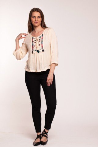 Bluza crem din vascoza Cally cu ciucuri