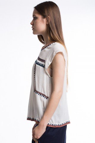 Bluza din vascoza subtire crem cu broderie fina etnica