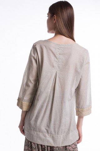 Bluza din bumbac subtire in dungi cu dantela beige si ciucuri