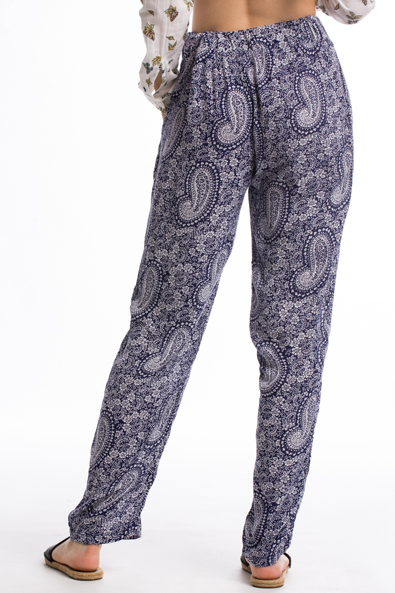 Pantaloni bleumarin din vascoza cu imprimeu paisley