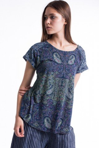 Tricou bleumarin cu imprimeu paisley si slit la spate