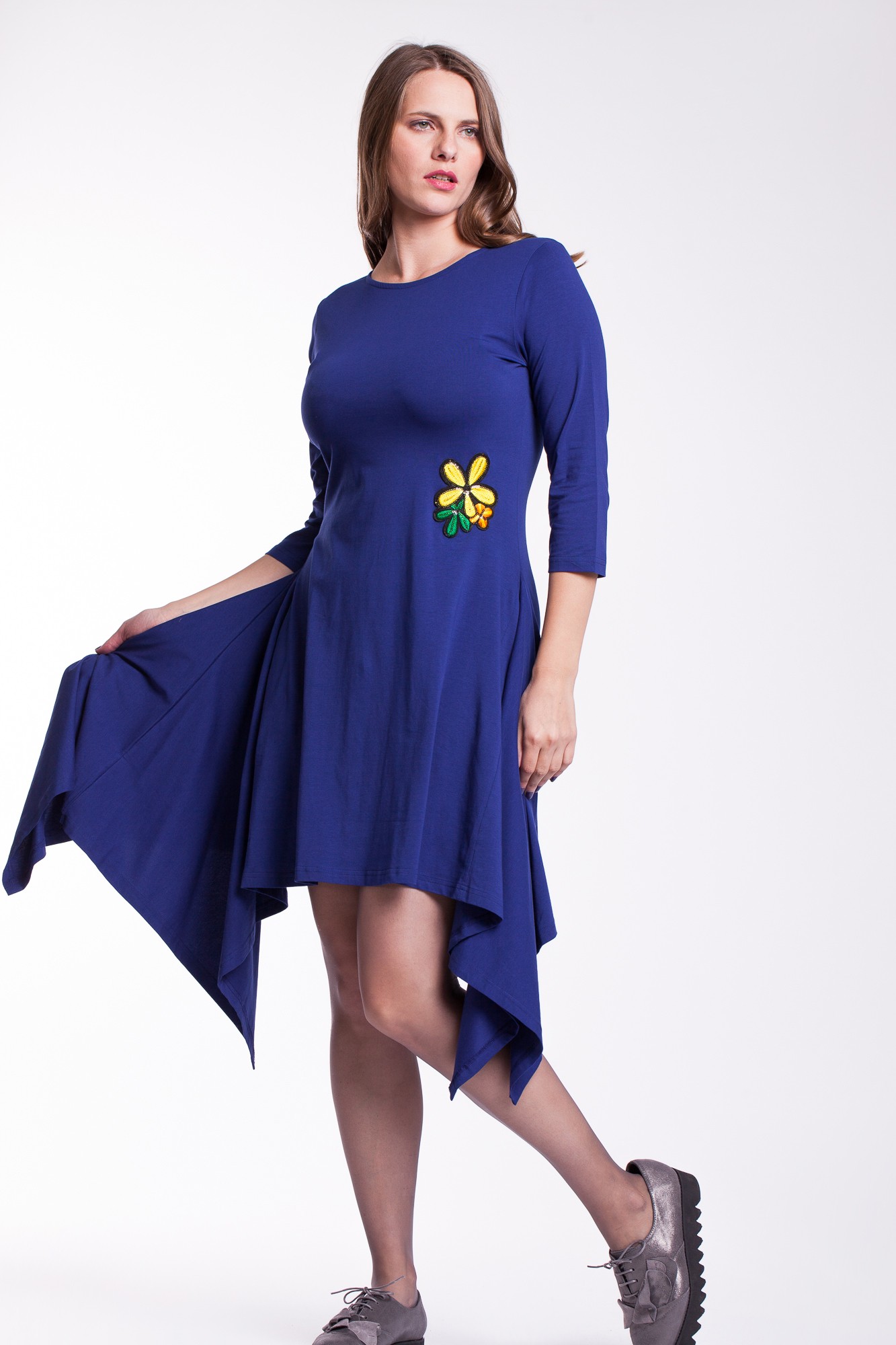 Rochie albastra asimetrica cu floare aplicata