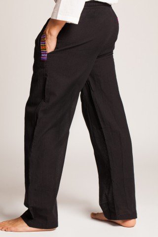 Pantaloni negri cu motive etnice multicolore pe buzunare si elastic la glezna