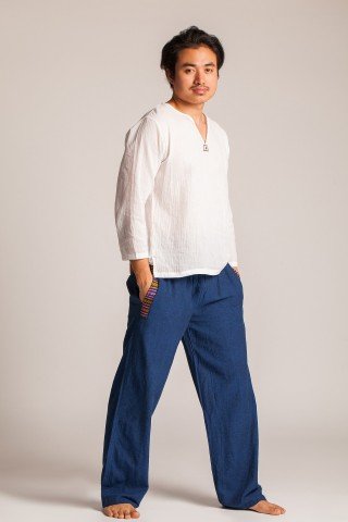 Pantaloni albastri cu motive etnice multicolore pe buzunare