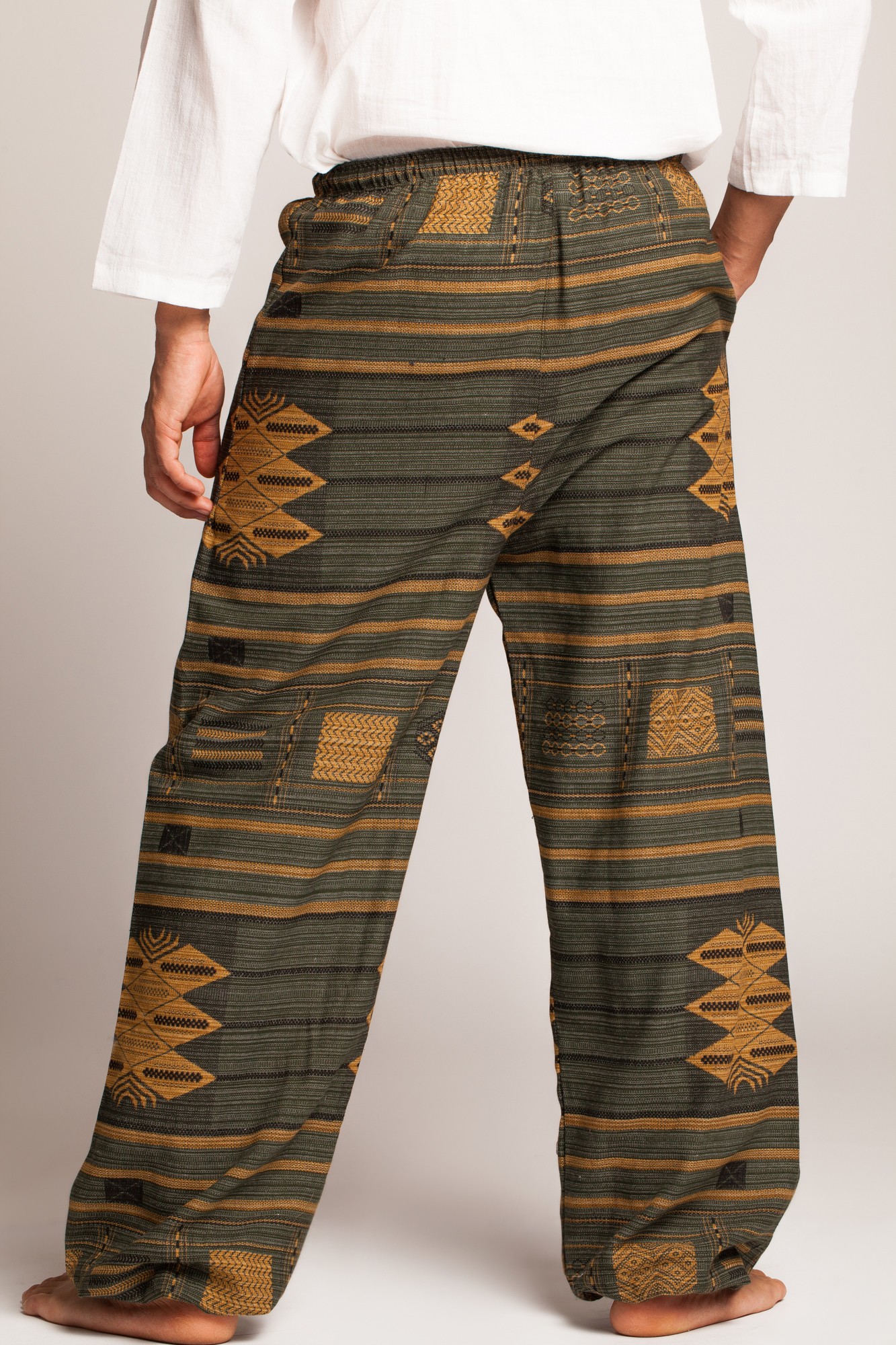 Pantaloni Thai verde inchis cu motive etnice galbene