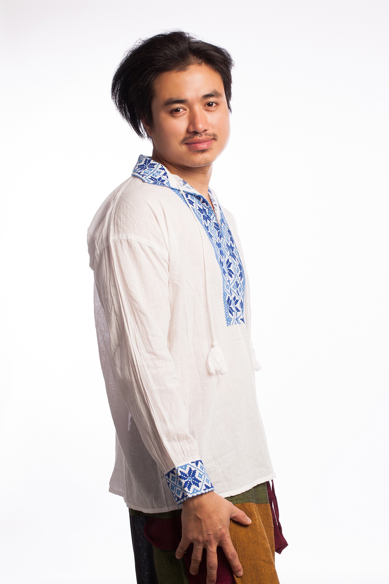 Camasa stil ie din bumbac alb cu motive etnice albastre