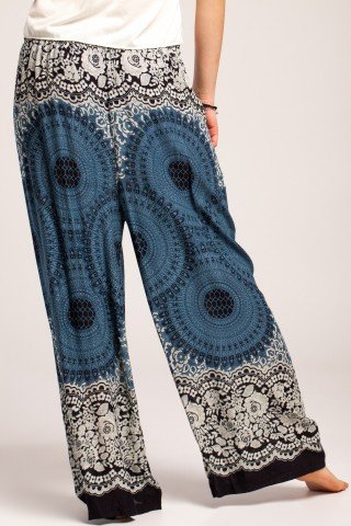 Pantaloni boho largi negri din vascoza cu mandala si flori