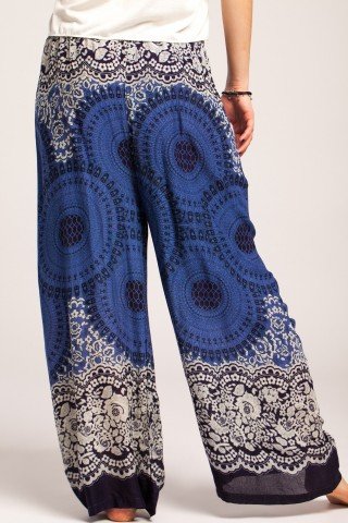 Pantaloni boho largi bleumarin din vascoza cu mandala si flori