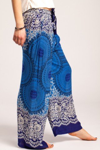 Pantaloni boho largi albastri din vascoza cu mandala si flori