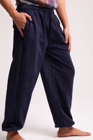 Pantaloni bleumarin texturat cu elastic la glezna