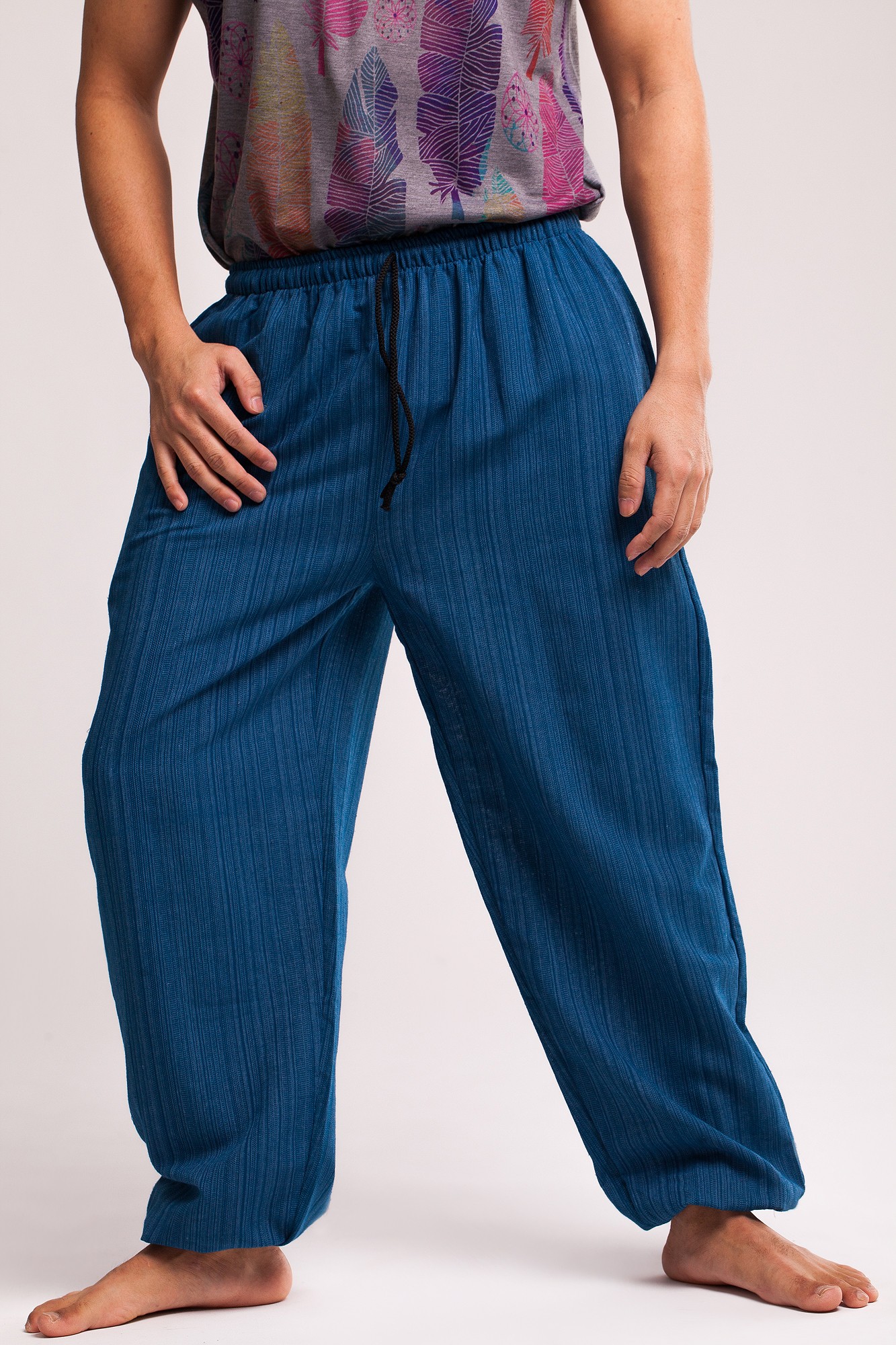 Pantaloni albastru texturat cu elastic la glezna