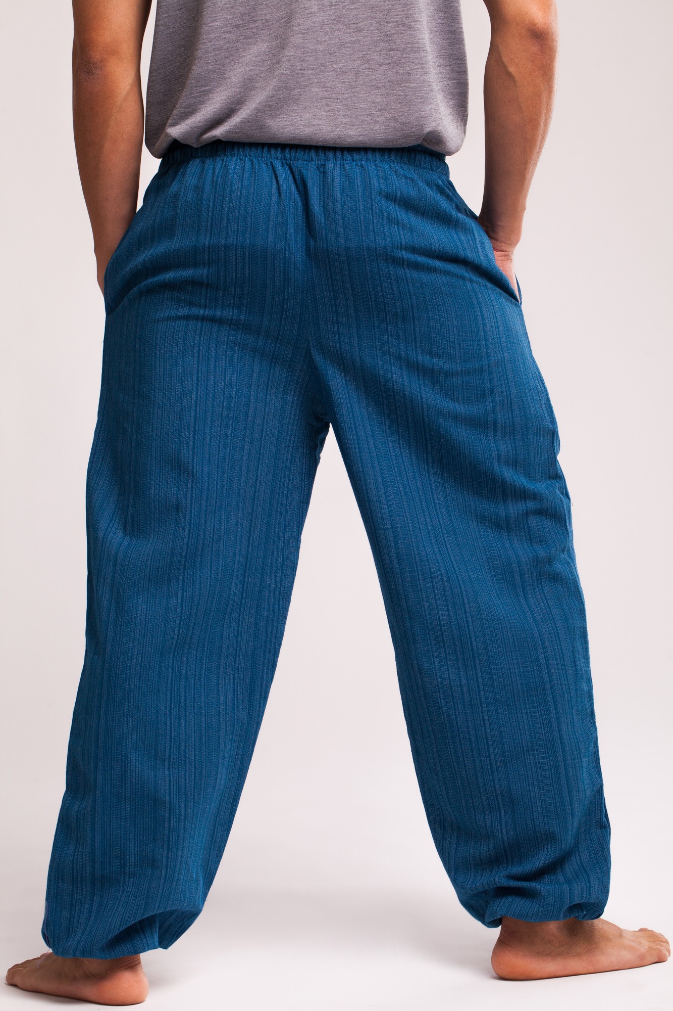 Pantaloni albastru texturat cu elastic la glezna
