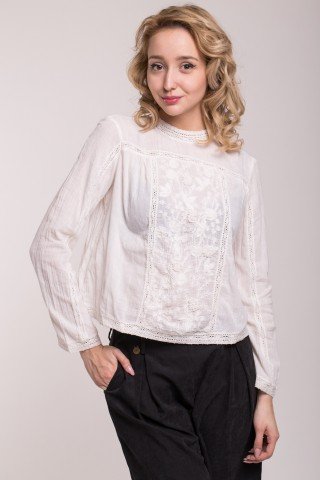 Bluza alba cu dantela si broderie