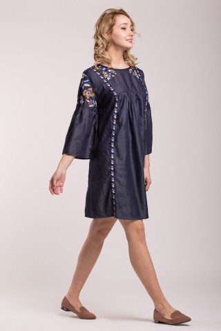 Rochie bleumarin denim cu broderie si maneci cu volane