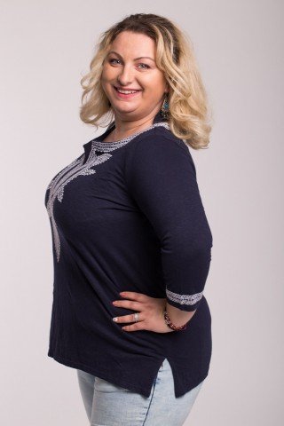 Bluza bleumarin cu broderie alba