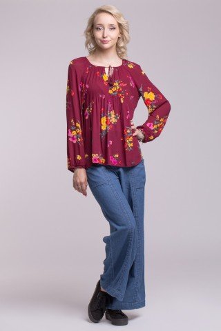 Bluza din vascoza visinie cu imprimeu floral multicolor