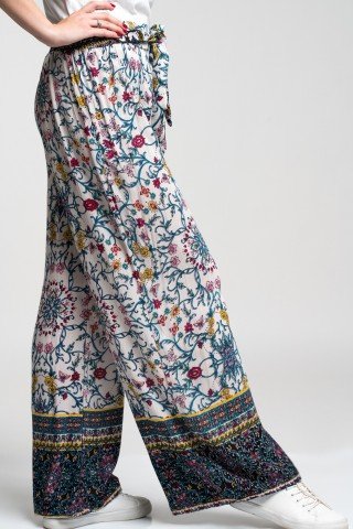 Pantaloni vaporosi cu imprimeu multicolor si cordon
