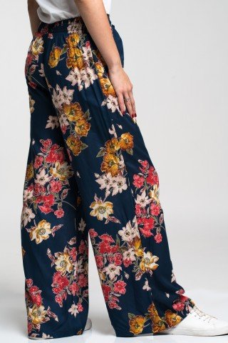 Pantaloni bleumarin cu imprimeu floral multicolor