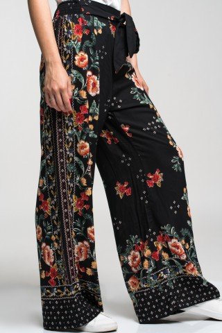 Pantaloni negri vaporosi cu cordon si imprimeu floral