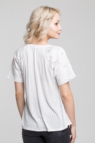 Bluza alba casual cu broderie pe umeri