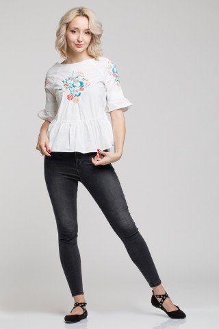Bluza alba din poplin cu broderie florala si volane