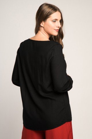 Bluza neagra cu dantela maneci bufante si nasturi