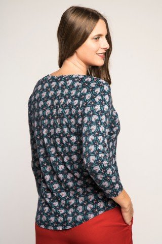 Bluza bleumarin cu imprimeu floral si decolteu cu pliuri