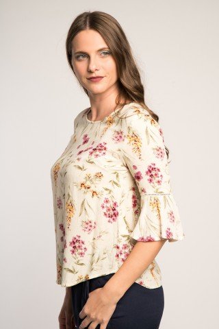 Bluza crem cu imprimeu floral si maneci cu volane