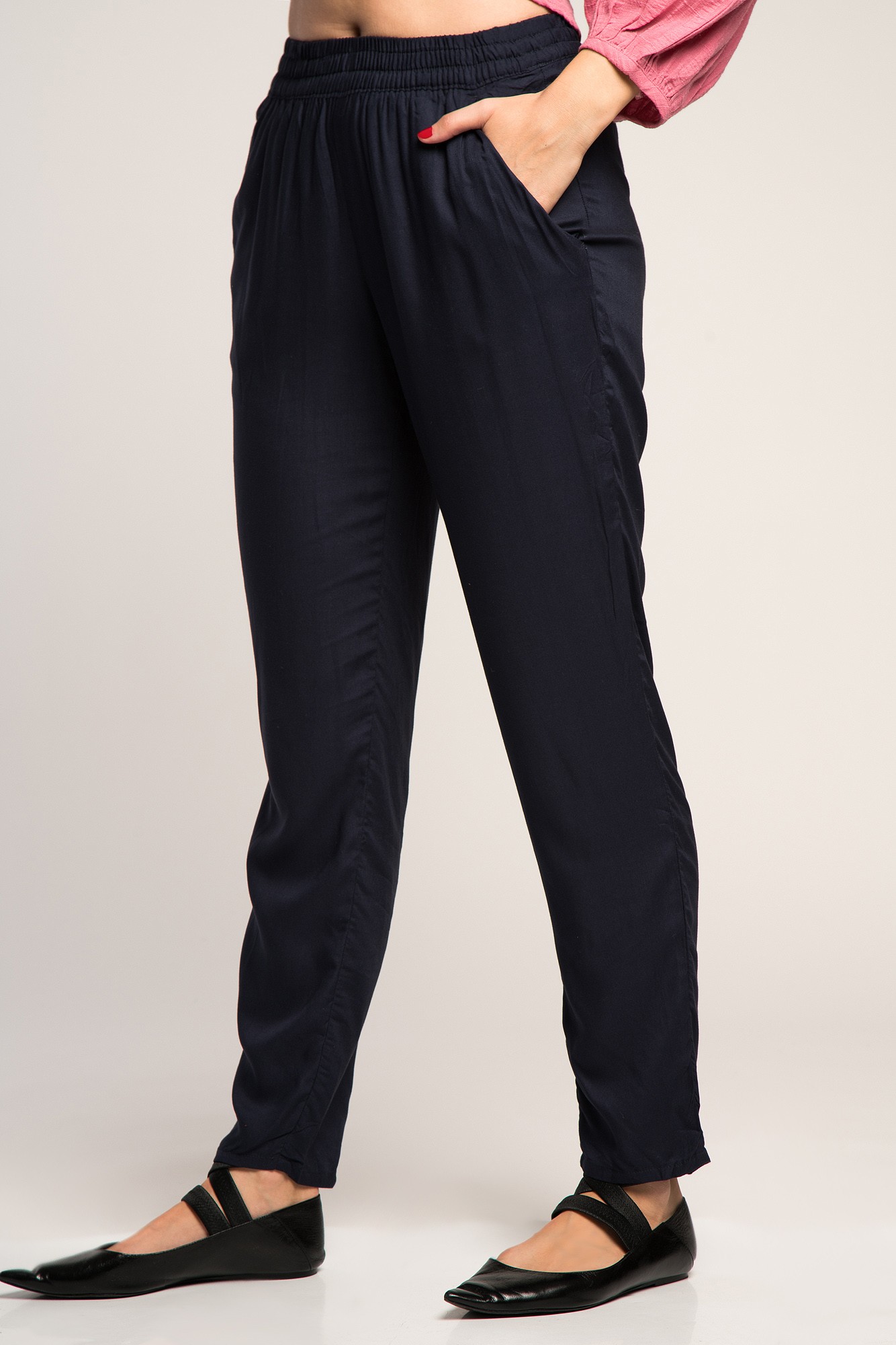 Pantaloni bleumarin cu elastic in talie si buzunare