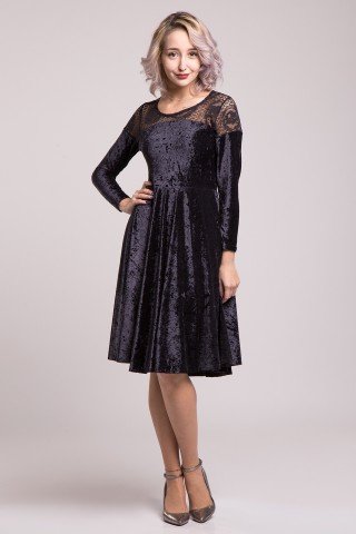 Rochie din catifea neagra si dantela