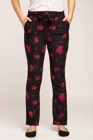 Pantaloni negri cu model floral rosu