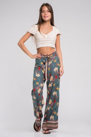 Pantaloni boho largi din vascoza cu flori