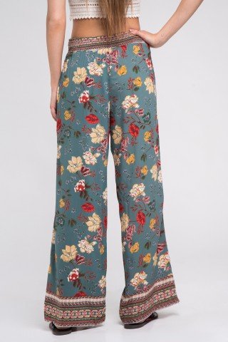 Pantaloni boho largi din vascoza cu flori