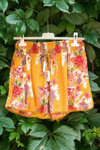 Pantaloni scurti imprimeu floral Sunshine