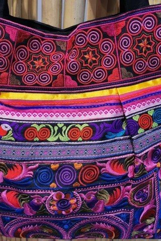 Geanta visinie cu broderie Hmong multicolora