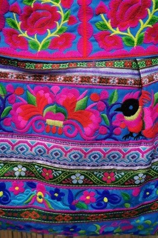 Geanta albastra cu broderie Hmong multicolora