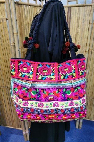 Geanta neagra cu broderie Hmong multicolora