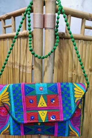 Geanta plic verde cu broderie Hmong multicolora