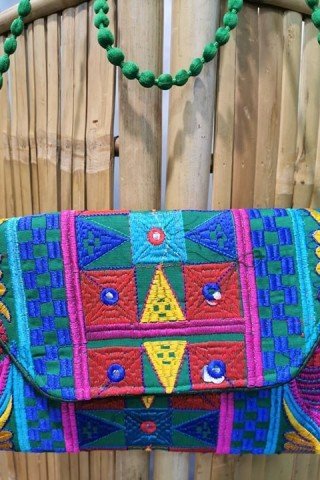 Geanta plic verde cu broderie Hmong multicolora