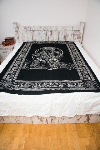 Cuvertura neagra cu print alb Ganesha