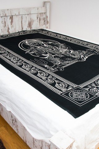 Cuvertura neagra cu print alb Ganesha