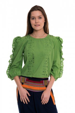 Bluza verde cu volane si broderie sparta