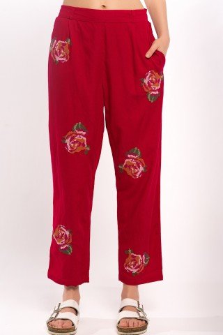 Pantaloni conici rosii cu broderie florala