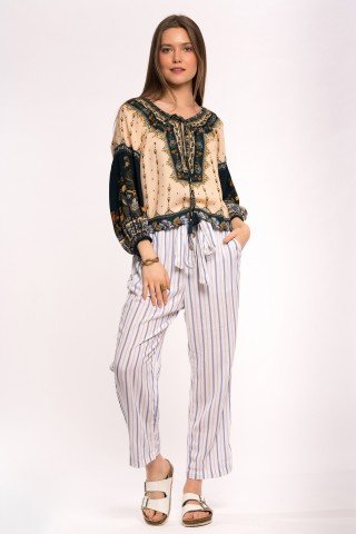 Bluza crem cu print floral si coada de paun