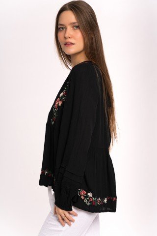 Bluza neagra cu broderie florala multicolora si decupaj spate