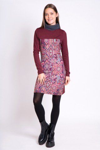 Rochie grena cu guler gri tricotat