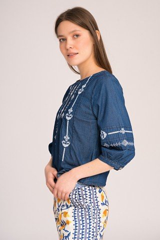 Bluza albastru denim brodata tip ie