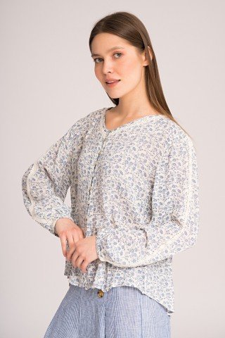 Bluza alba cu floricele albastre si nasturi