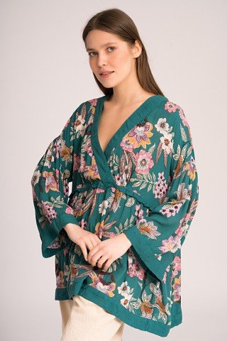 Bluza verde petrecuta cu flori multicolore