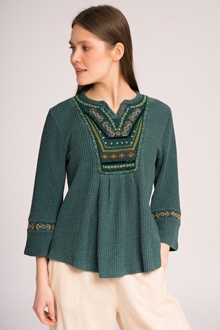 Bluza verde cu platca brodata si catifea